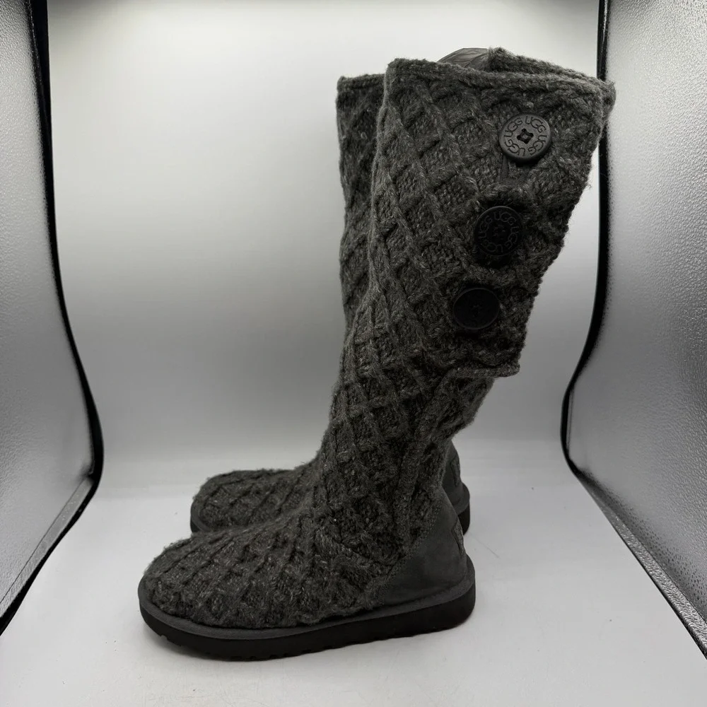 UGG Isla Knit Boots Womens Size 9 Grey Cable Knit Button Fold Over 1016557